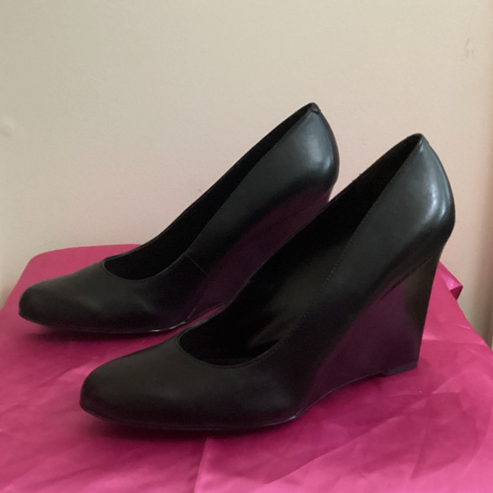 Nine West 4” Black Wedge 10 1/2” Shoes